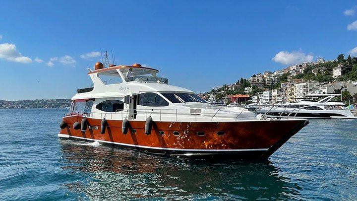 ere b middle class yacht exterior