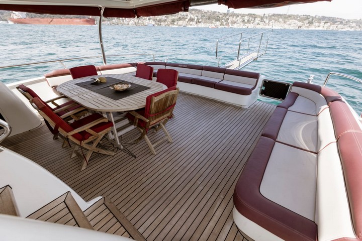 Ere B luxury yacht for family Bosphorus tours and sunset cruises in Istanbul
