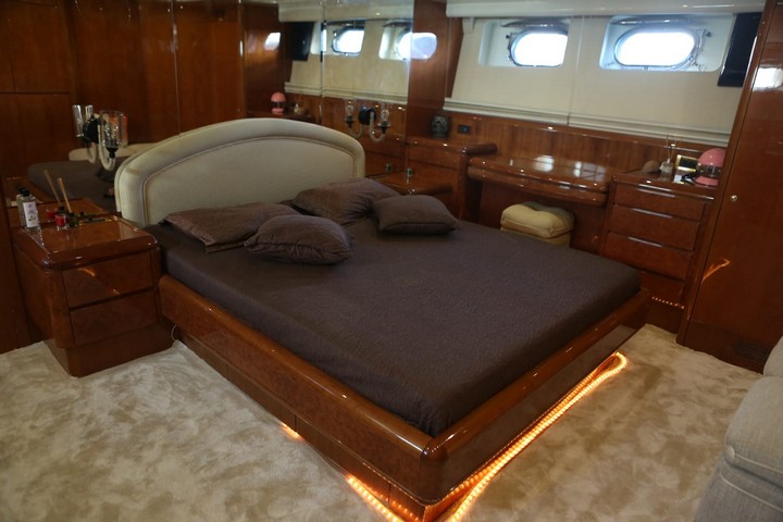 Ere C cozy guest cabin with plush bedding for night charters around Marmara and Bosphorus