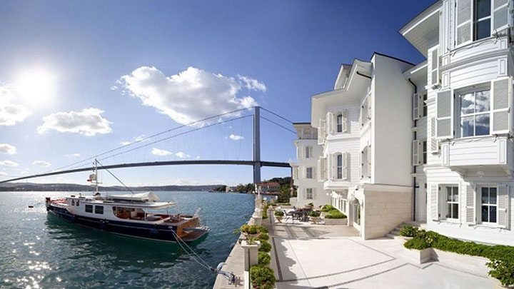 Istanbul Bosphorus Sunset Cruise on Luxury Yacht.!