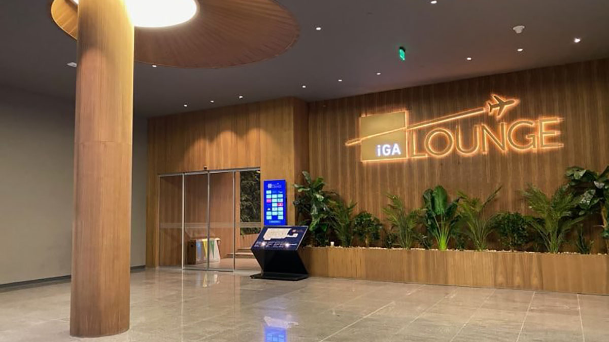 Airport terminal layout supporting clear zone separation